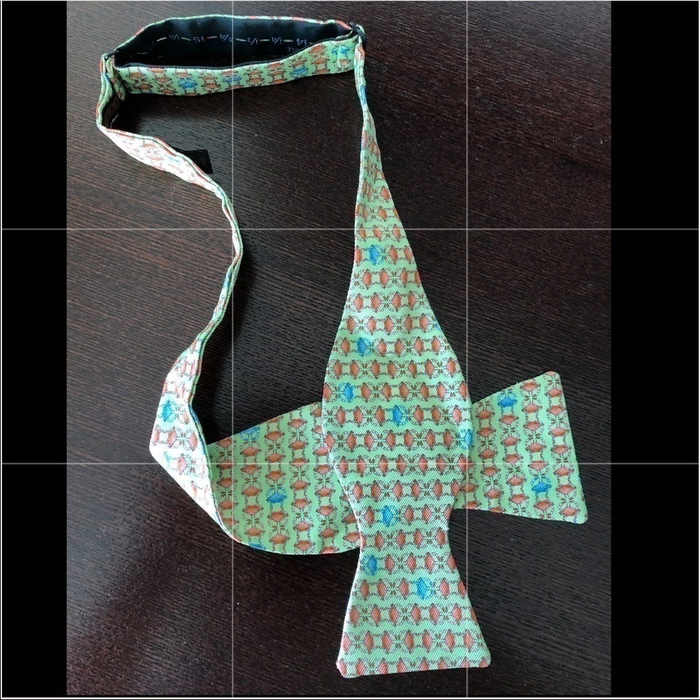 Peter Blair 100 % Silk Crab Print  Bow Tie